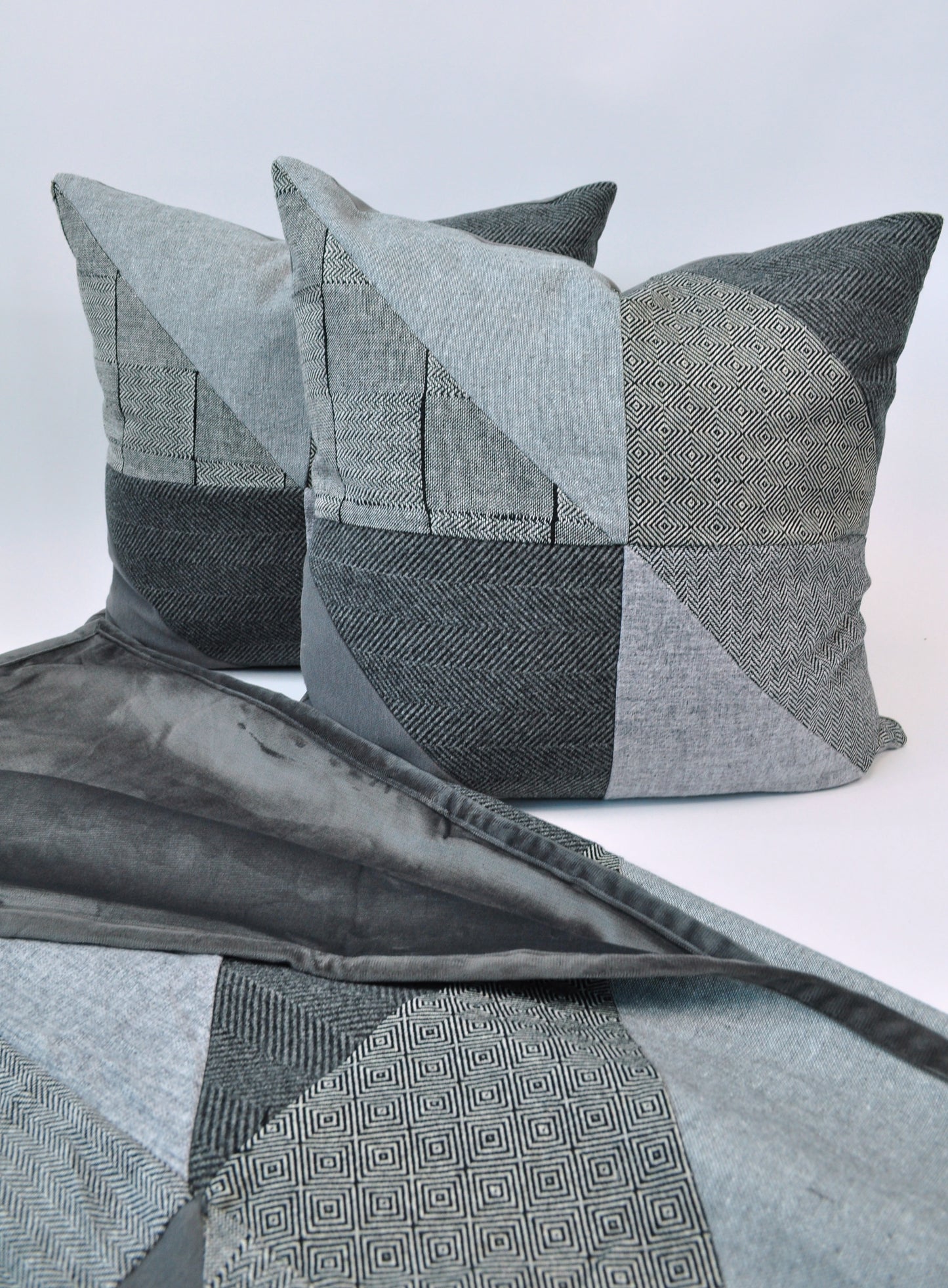Ebb and Flow Package With 2 Accent Cushions and 1 Quilted Throw