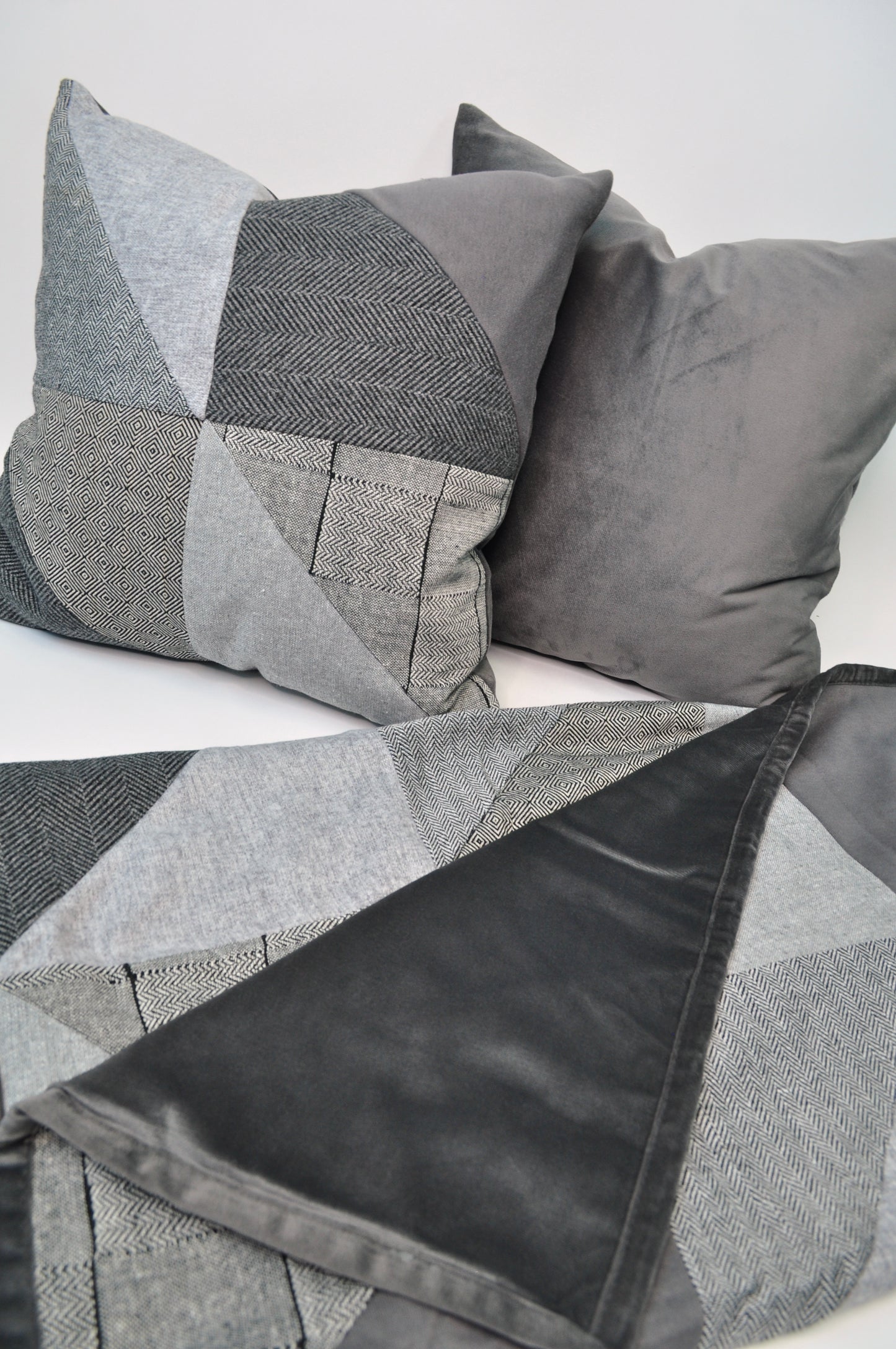 Ebb and Flow Package With 2 Accent Cushions and 1 Quilted Throw