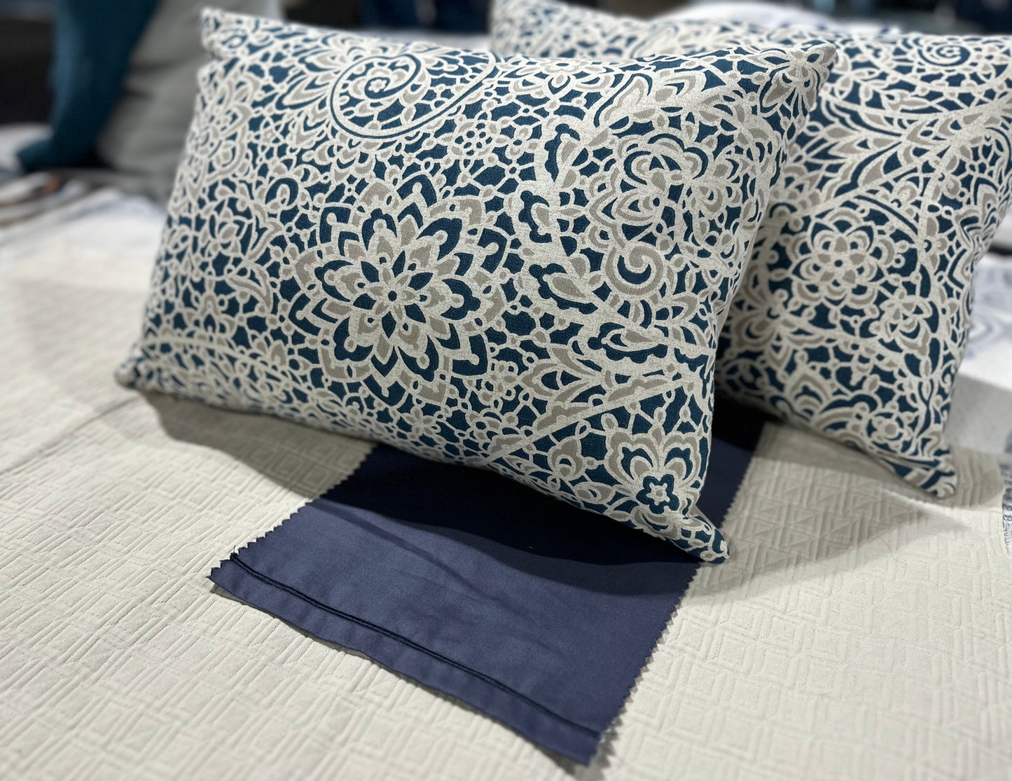 Lacy Print Accent Cushion With Insert