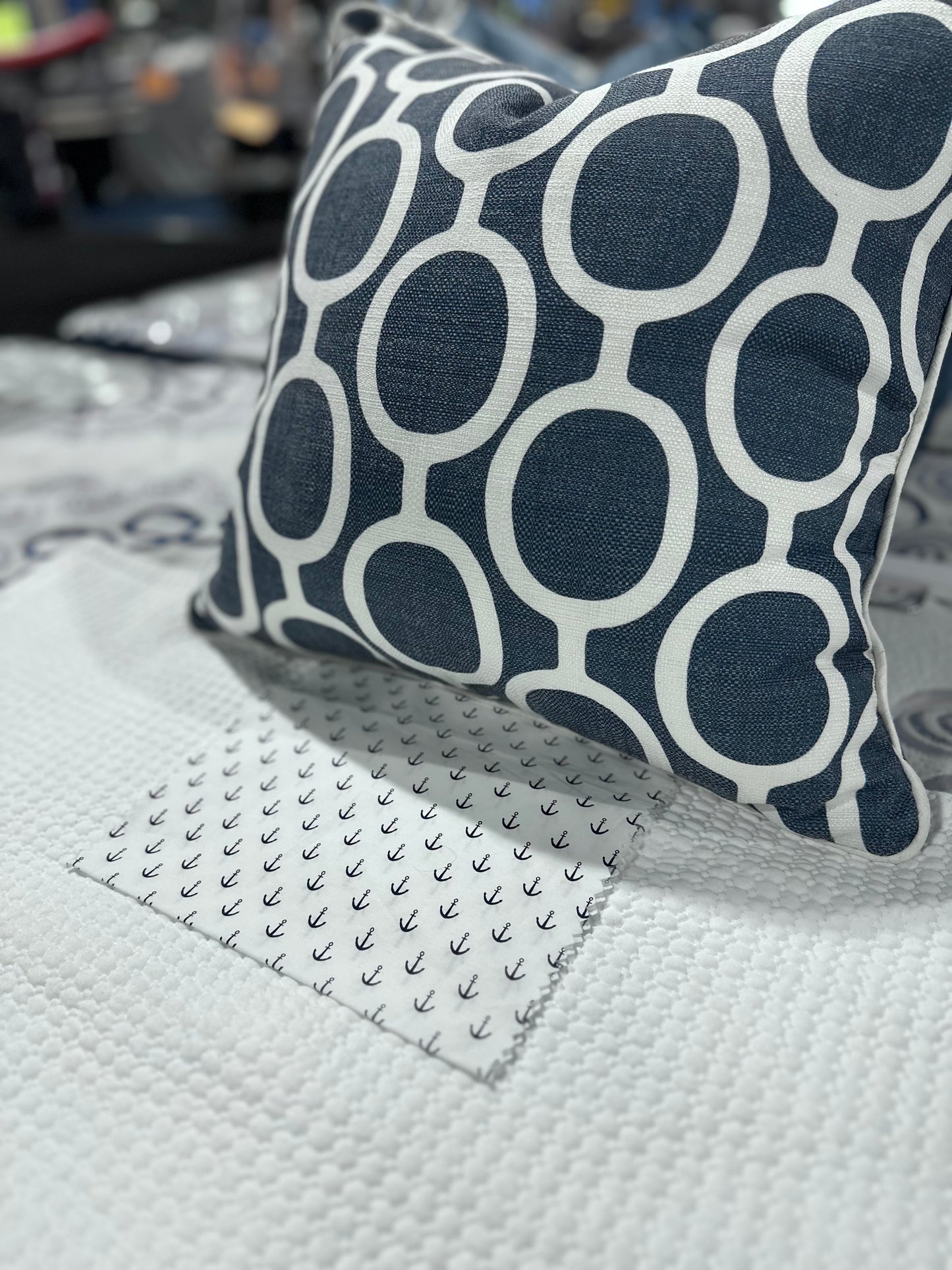 Chain Link Accent Cushion With Insert