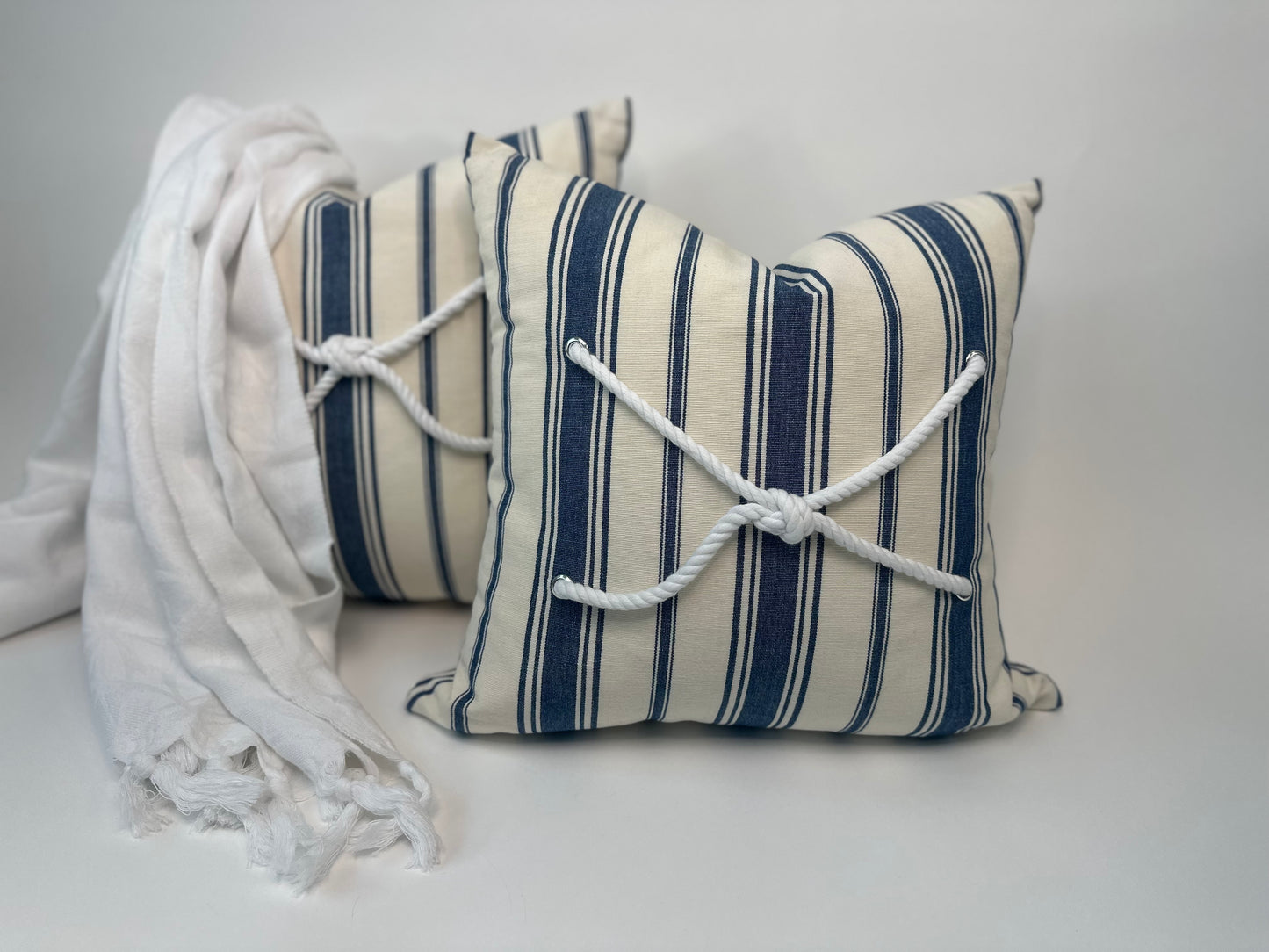 Knot-ical Accent Cushion With Insert