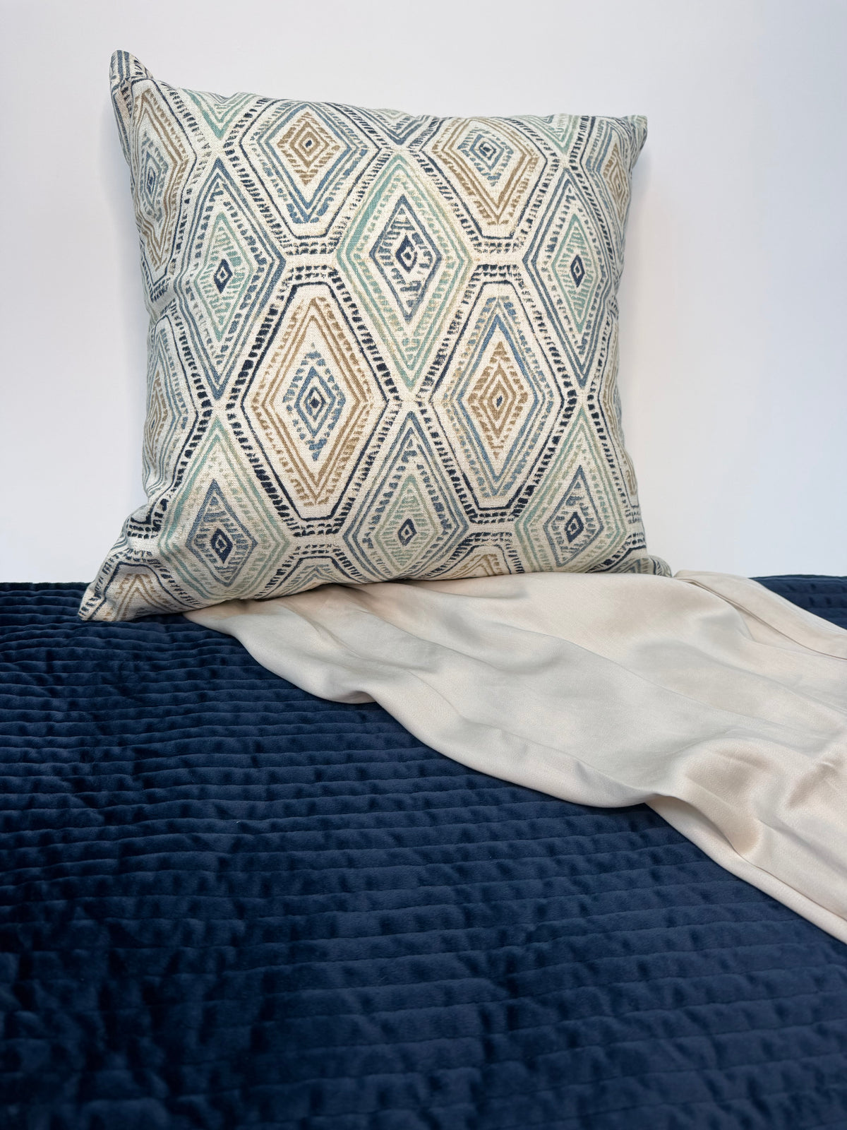 NEW**Velvet Custom Shaped Quilt With Shams-Available In 2 Colours