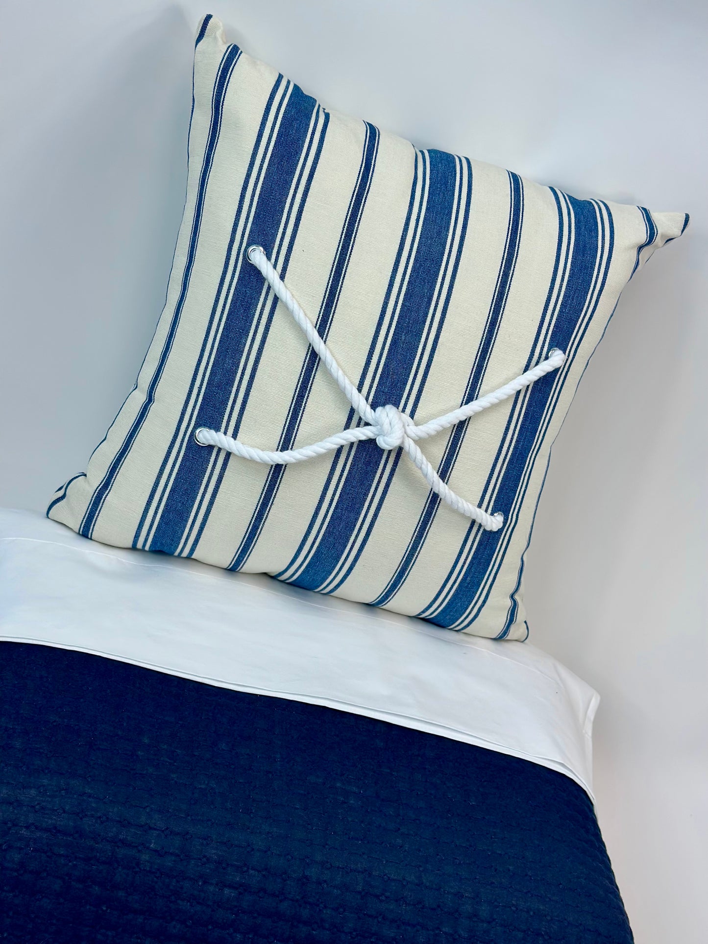 Knot-ical Accent Cushion With Insert
