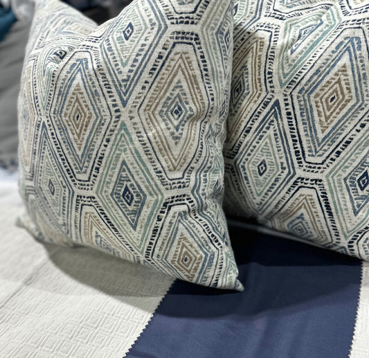 Geometric Pattern Accent Cushion With Insert