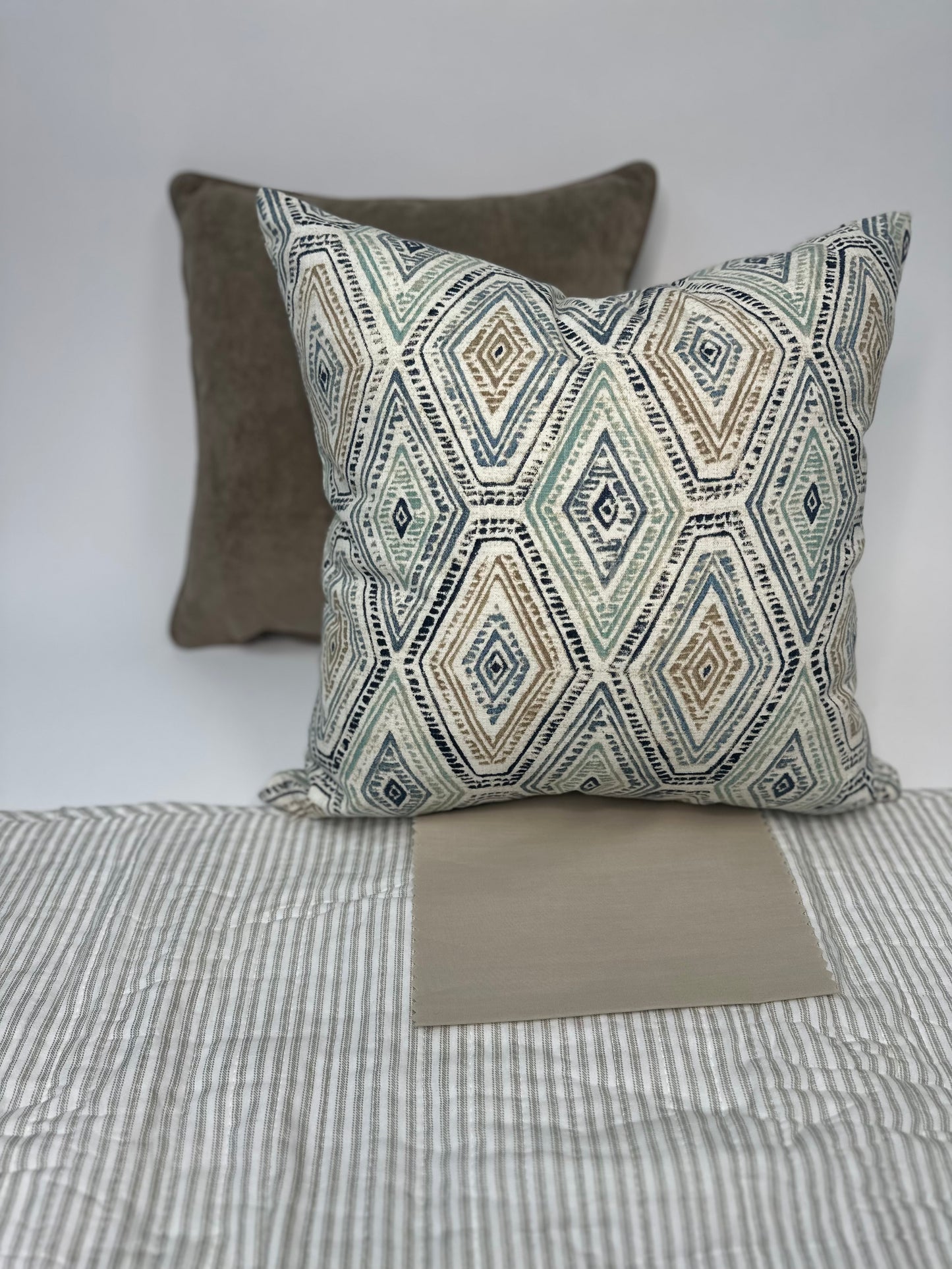 Geometric Pattern Accent Cushion With Insert