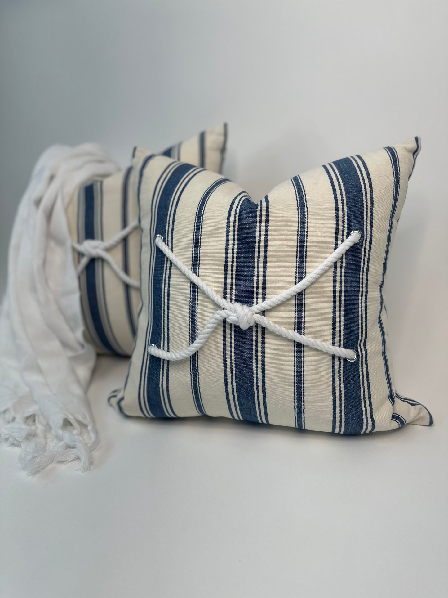 Knot-ical Accent Cushion With Insert