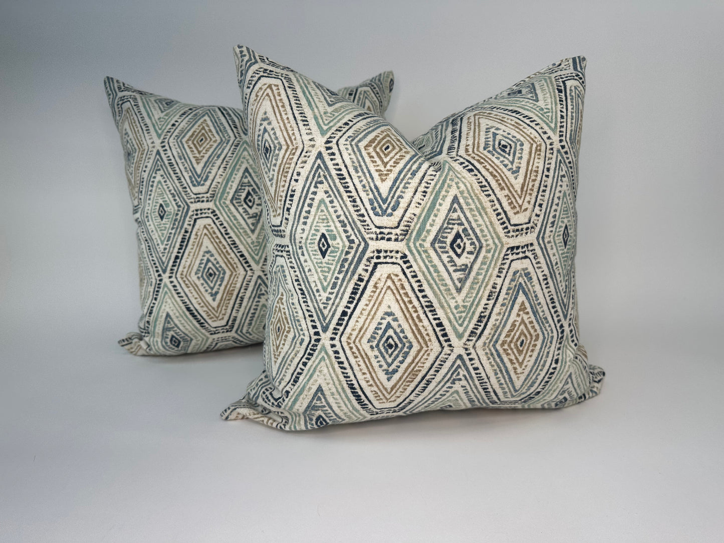 Geometric Pattern Accent Cushion With Insert