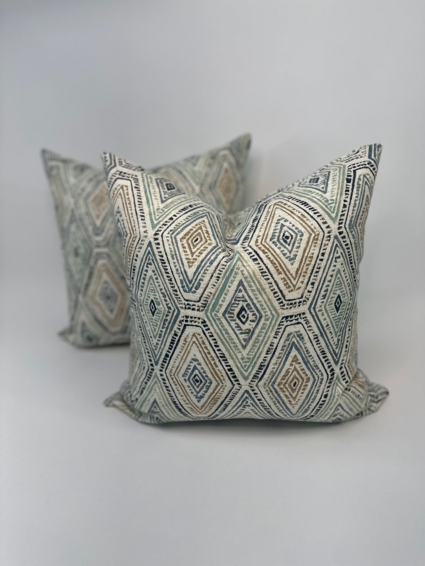 Geometric Pattern Accent Cushion With Insert