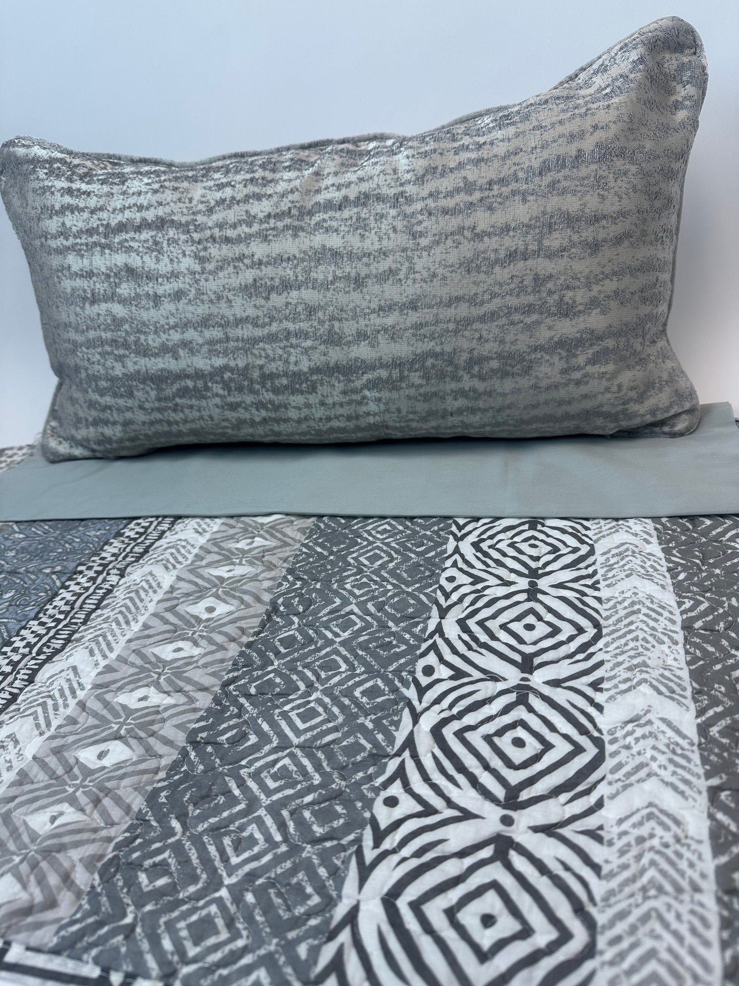 Travis Geometric Quilt with Shams