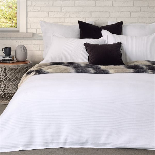 Suite White Quilted Duvet Cover With Shams And Duvet Insert