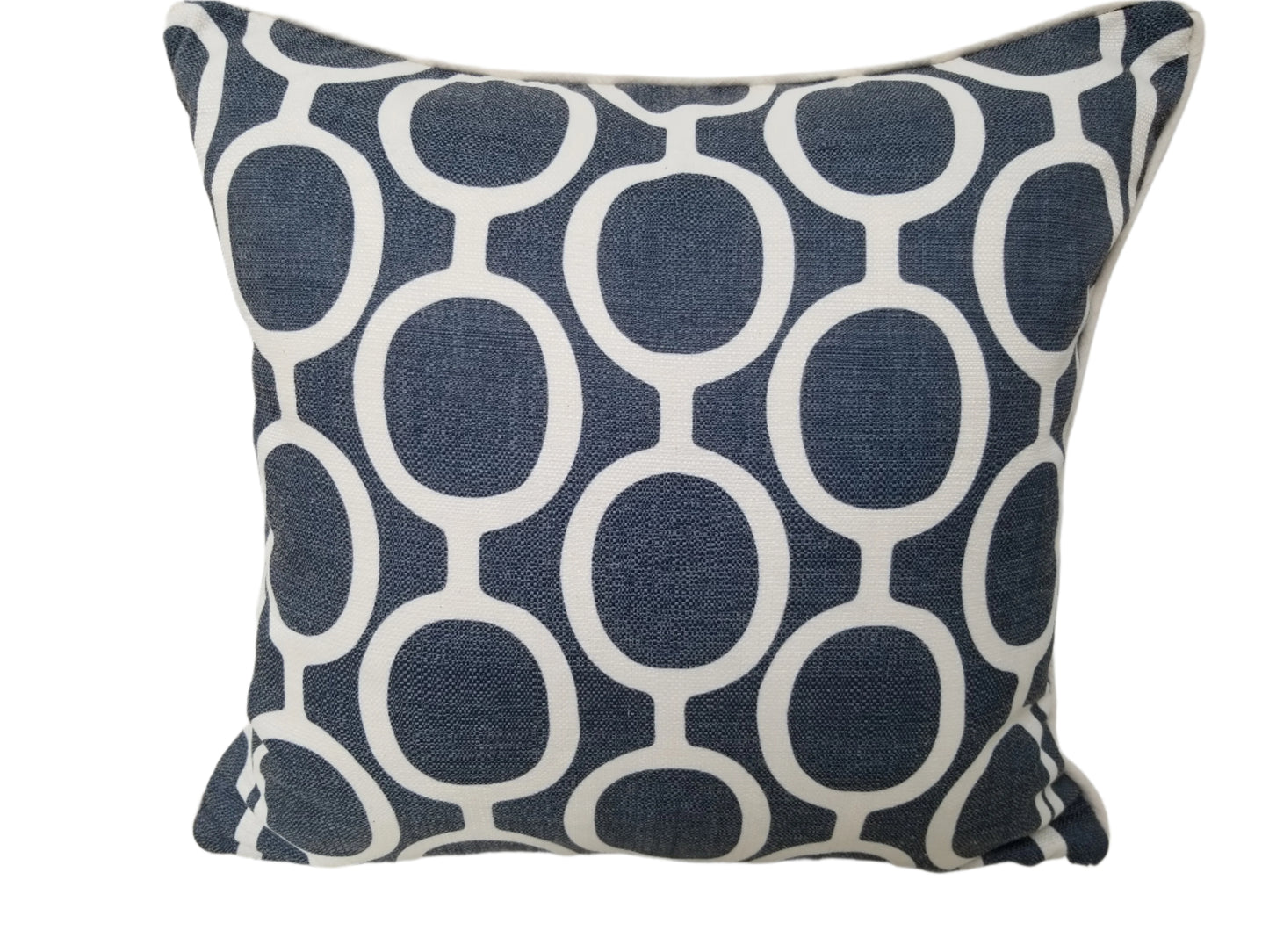 Chain Link Accent Cushion With Insert